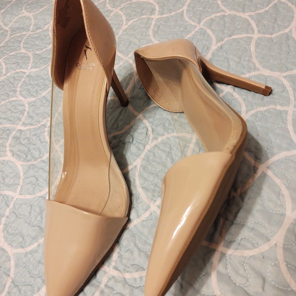Beautiful classic Vera Wang Heels